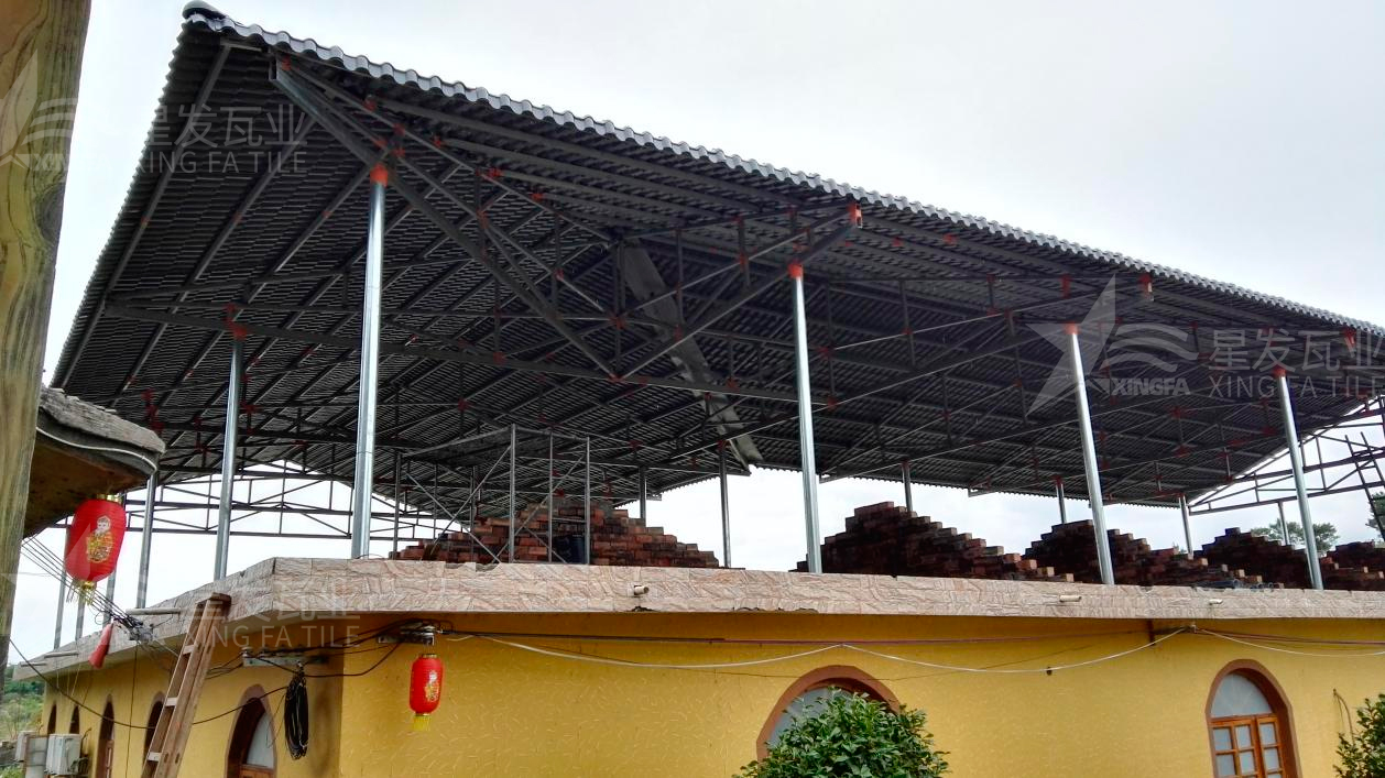 “鋼結(jié)構(gòu)+合成樹(shù)脂瓦”屋面建筑體系已被普遍應(yīng)用，促進(jìn)行業(yè)發(fā)展