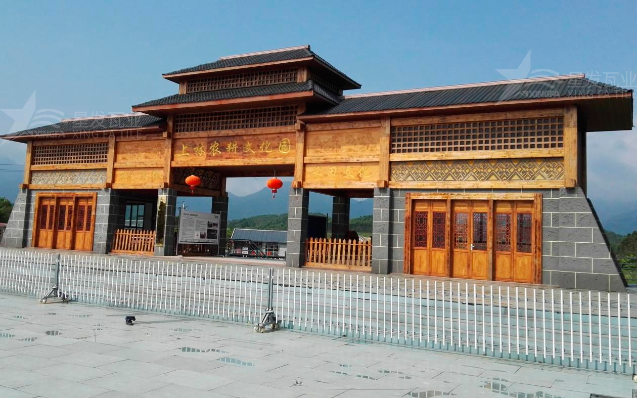 合成樹(shù)脂瓦為旅游景點(diǎn)增添了色彩與生機(jī)，集美觀與實(shí)用于一身！