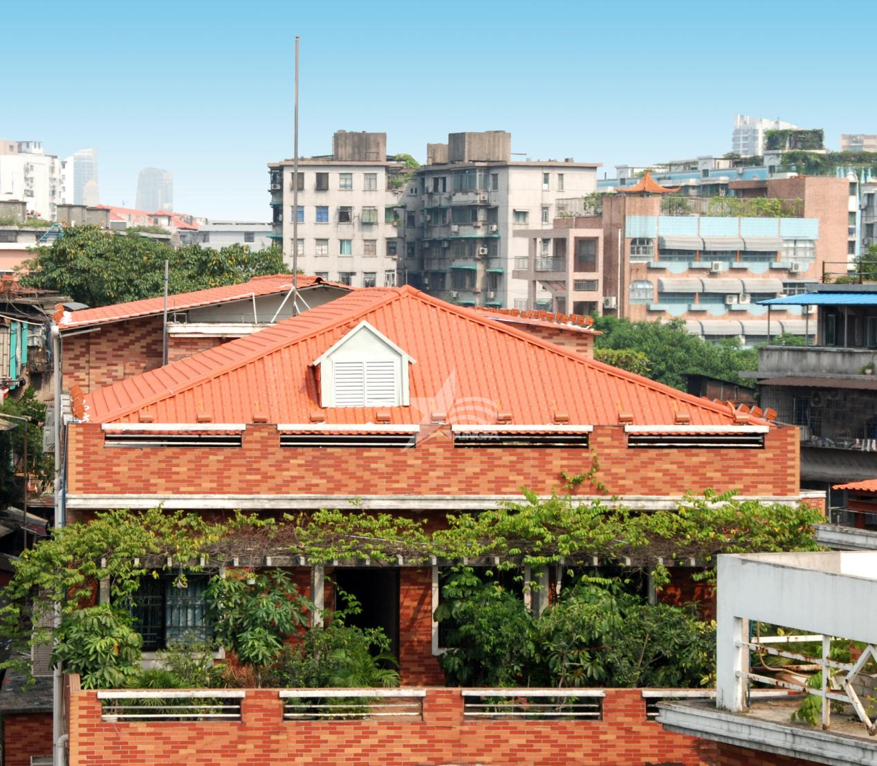 新農(nóng)村建房：琉璃瓦與合成樹(shù)脂瓦對(duì)比，何者更適合？